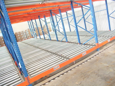 重力式货架网页设计 功能性与用户体验的优化融合